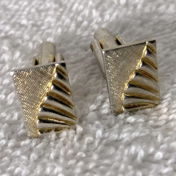 Vintage Gold Tone Metal  Rectangle Textured Cufflinks - Picture 1 of 9